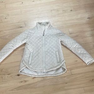 Light puffer jacket in excellent condition!